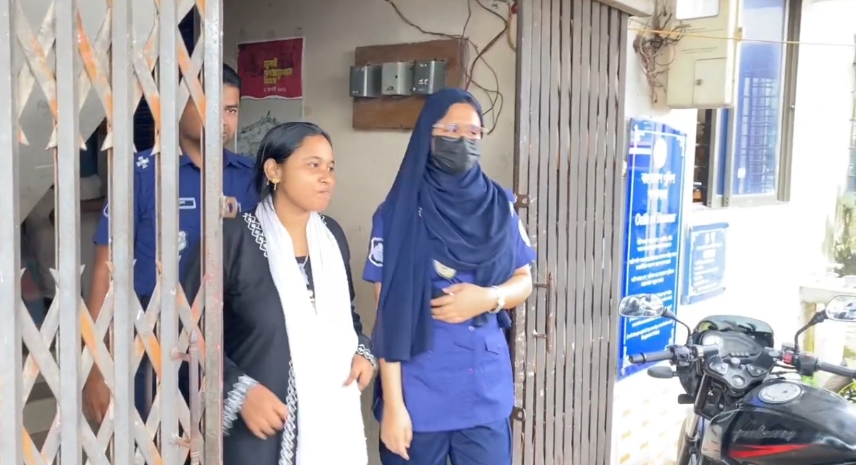 নারী মানবপাচারকারী গ্রেপ্তার, কোটি টাকা হাতিয়ে নেওয়া আন্তর্জাতিক চক্রের ভয়ঙ্কর তথ্য….
