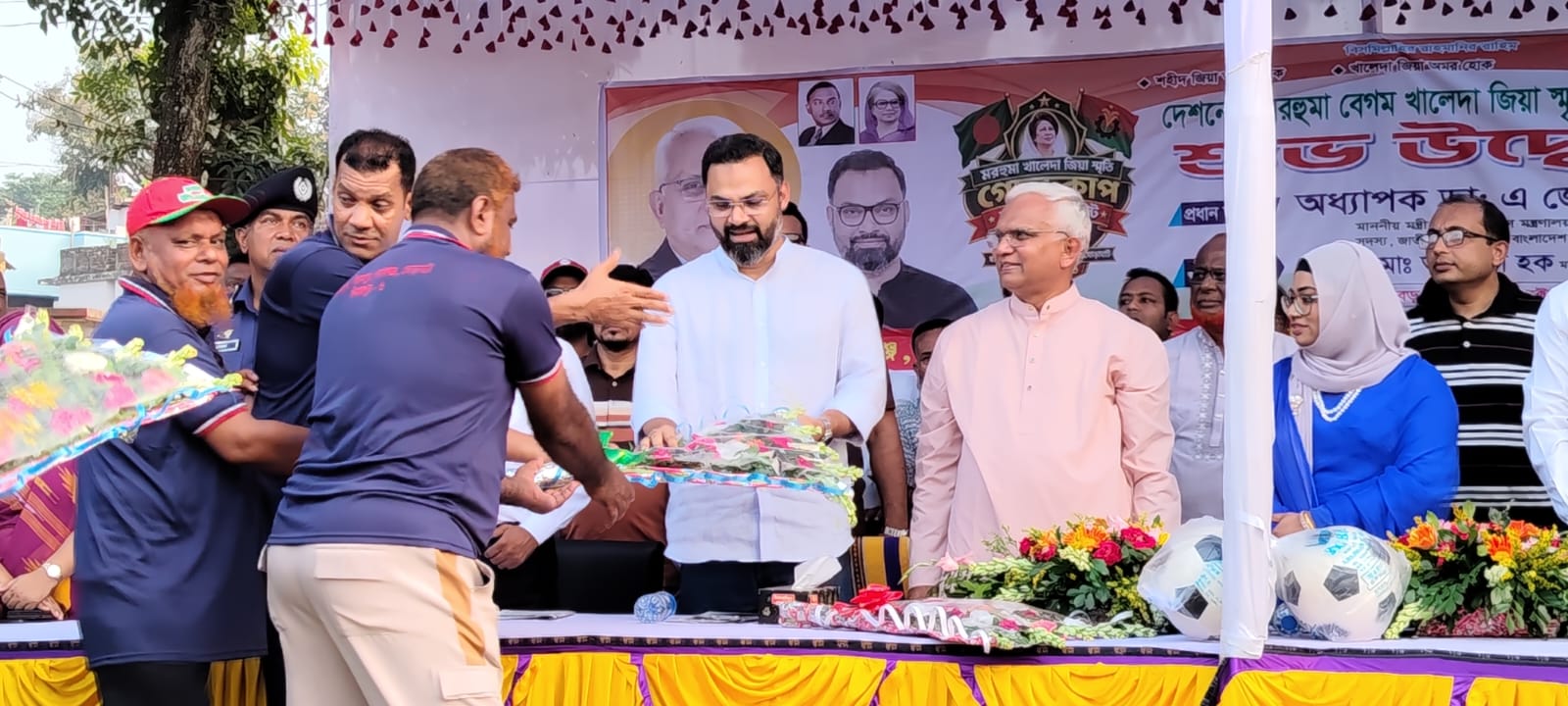 দিনাজপুরের বিরামপুরে বেগম খালেদা জিয়া স্মৃতি গোল্ডকাপ ফুটবল টুর্নামেন্টের উদ্বোধন করলেন, মন্ত্রী ও প্রতিমন্ত্রী…